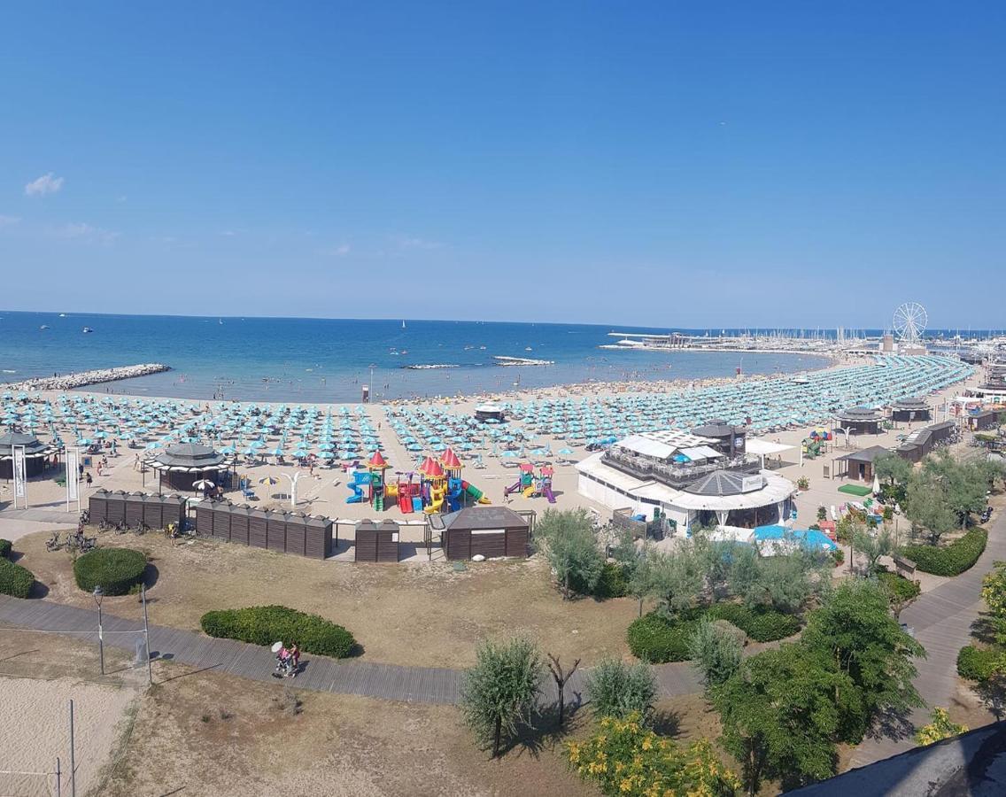 Ferienwohnung La Casa Di Clara Ombrellone Con 2 Lettini Al Lido San Giuliano Gratis E Parcheggio Privato Gratis Rimini Exterior foto